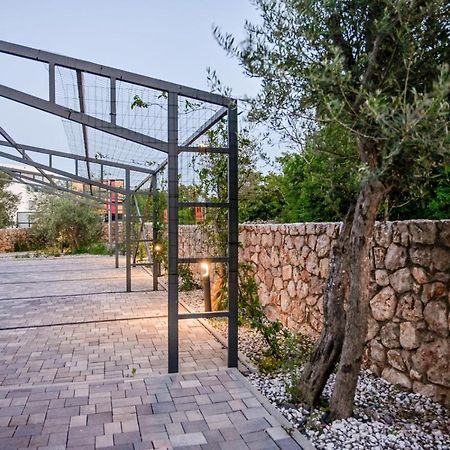 Apartment Flori With Sea View Malinska Exterior photo