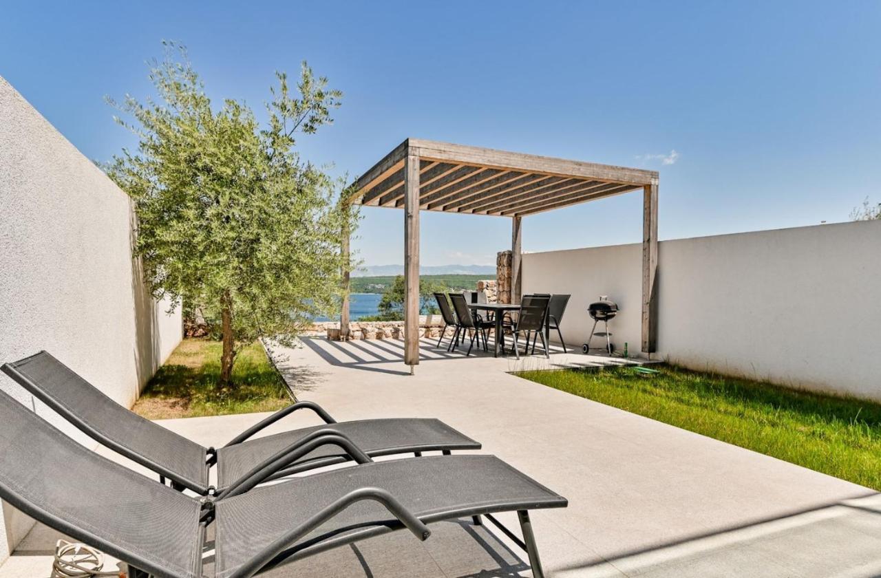 Apartment Flori With Sea View Malinska Exterior photo