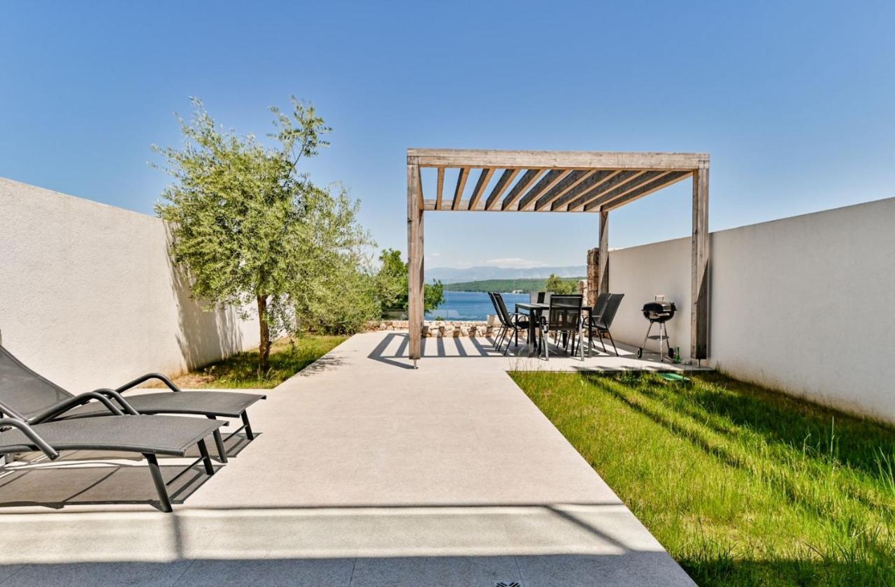 Apartment Flori With Sea View Malinska Exterior photo